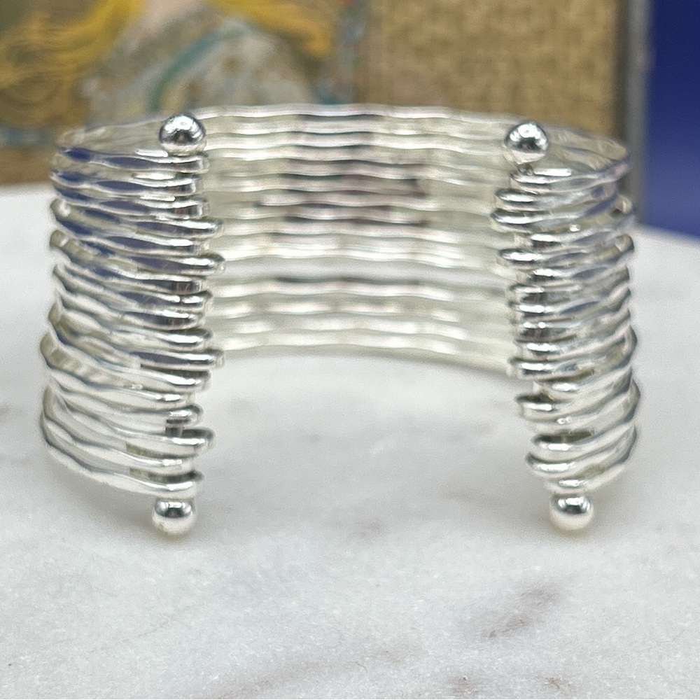 Elegant Silver Wire Bracelet